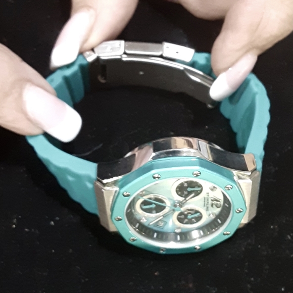 Trendy and colorful  this Stuhrling original, ladies watch is adjustable! - Picture 10 of 10